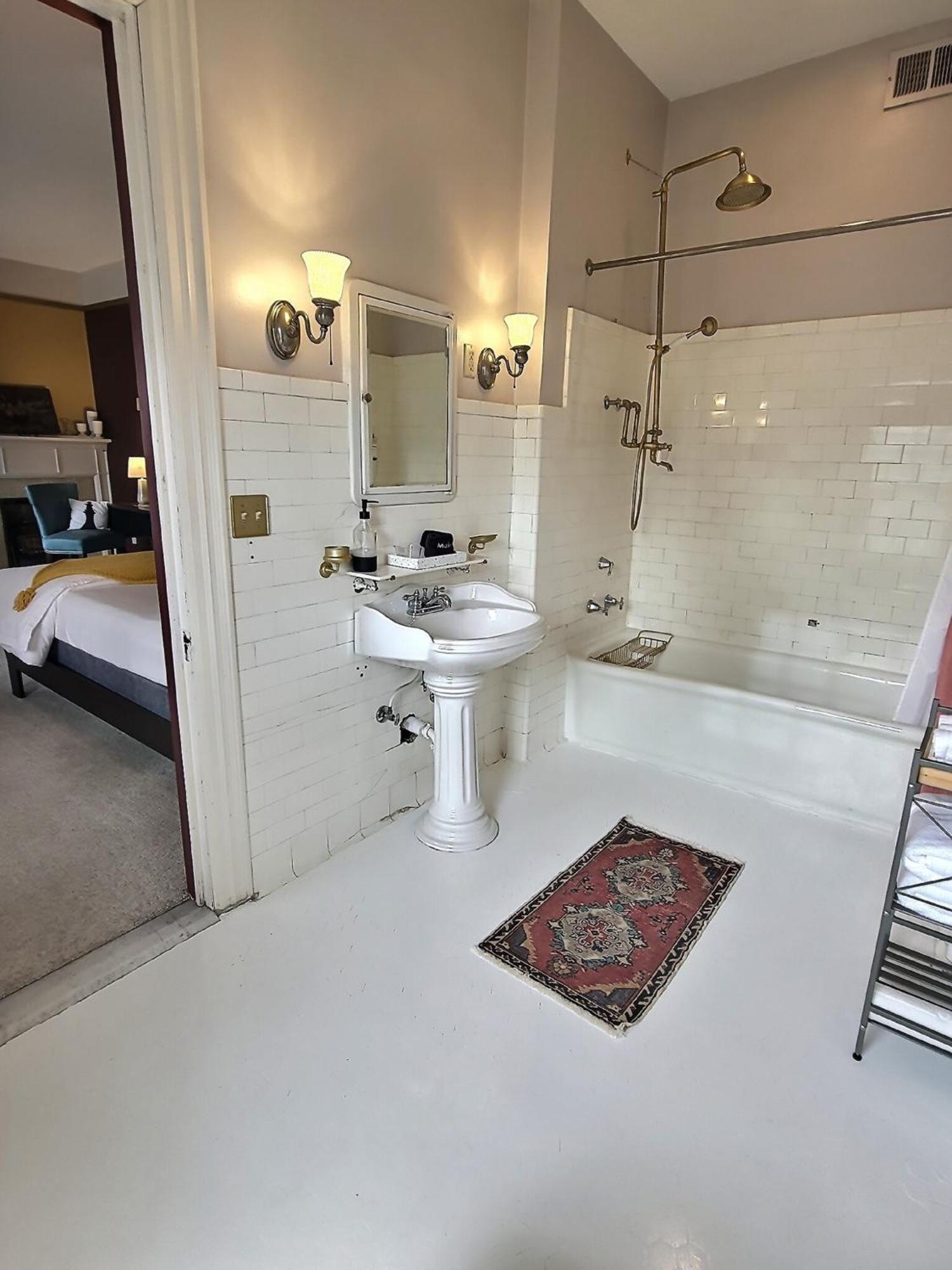 The Kings Throne Inn And Guest House Toledo Eksteriør billede